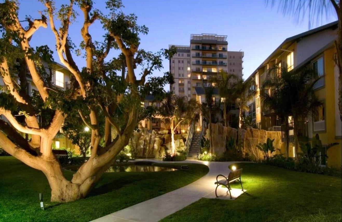 Oceanfront Bliss, & Marina Views, Roomy 1br *
