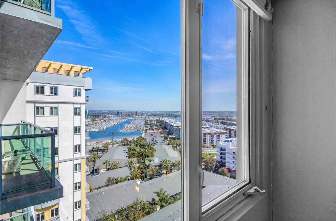Oceanfront Bliss, & Marina Views, Roomy 1br Los Angeles