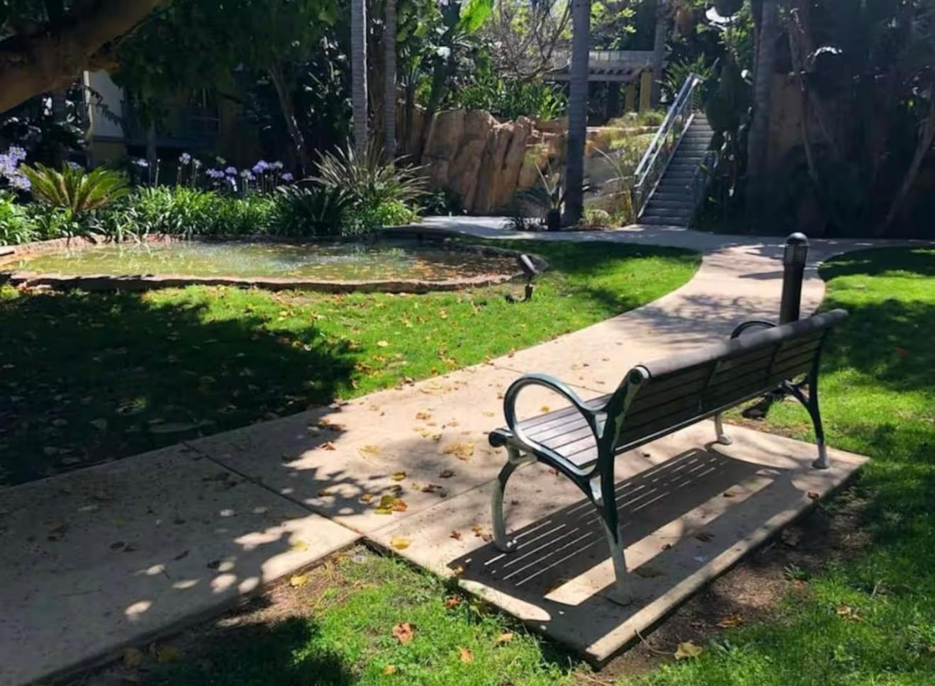 Oceanfront Bliss, & Marina Views, Roomy 1br Apartment *
