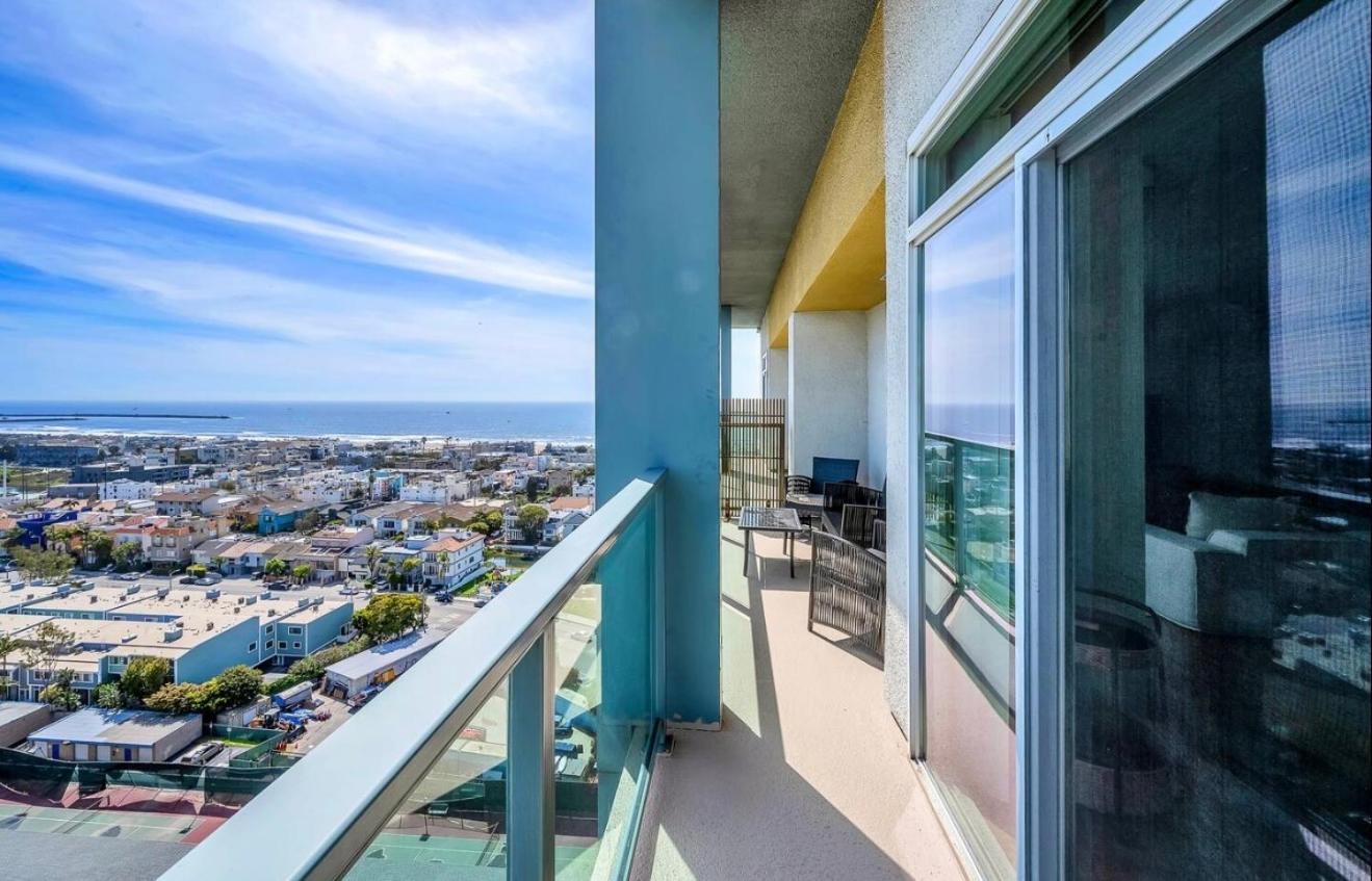 Oceanfront Bliss, & Marina Views, Roomy 1br Apartment Los Angeles