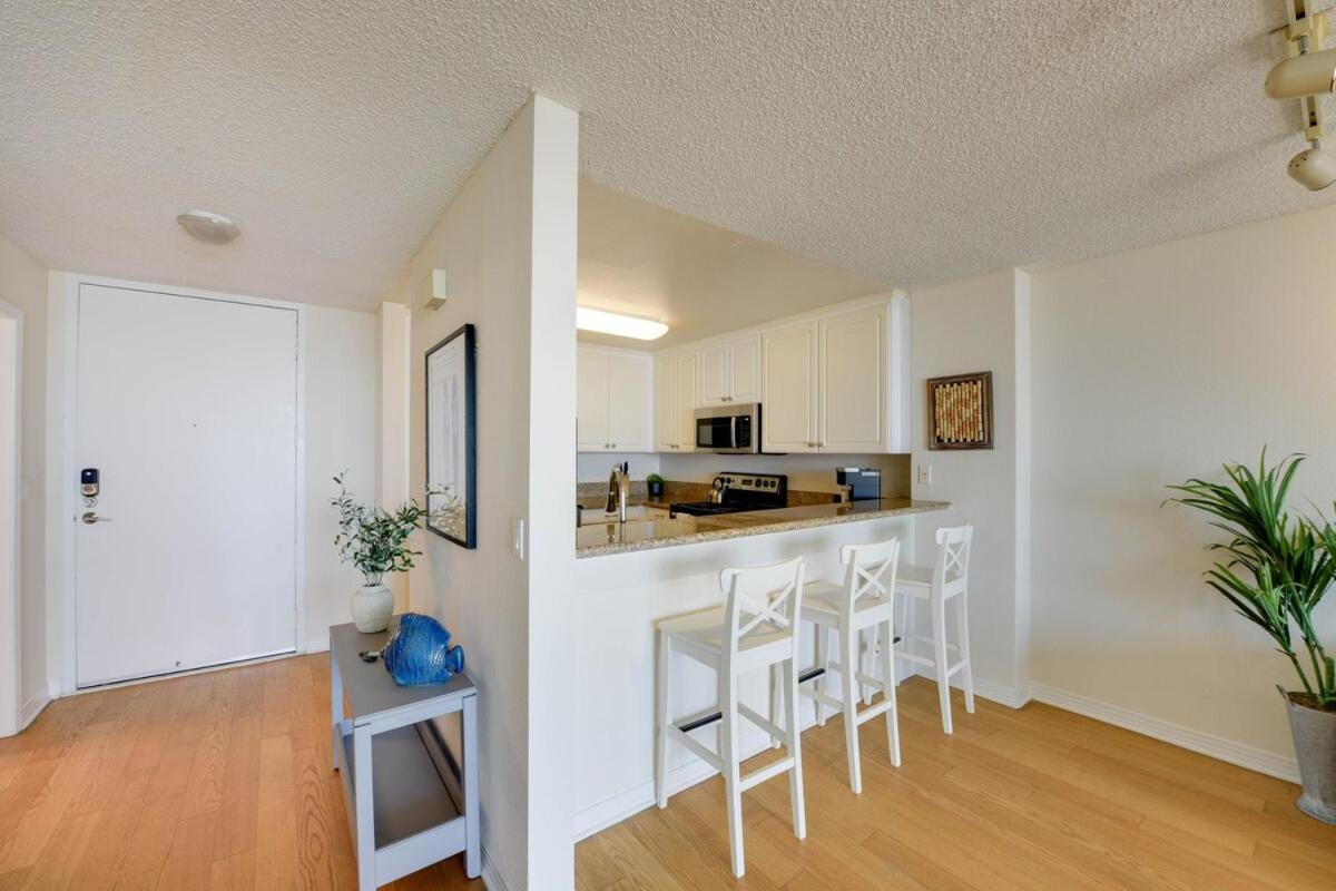 Oceanfront Bliss, & Marina Views, Roomy 1br Apartamento