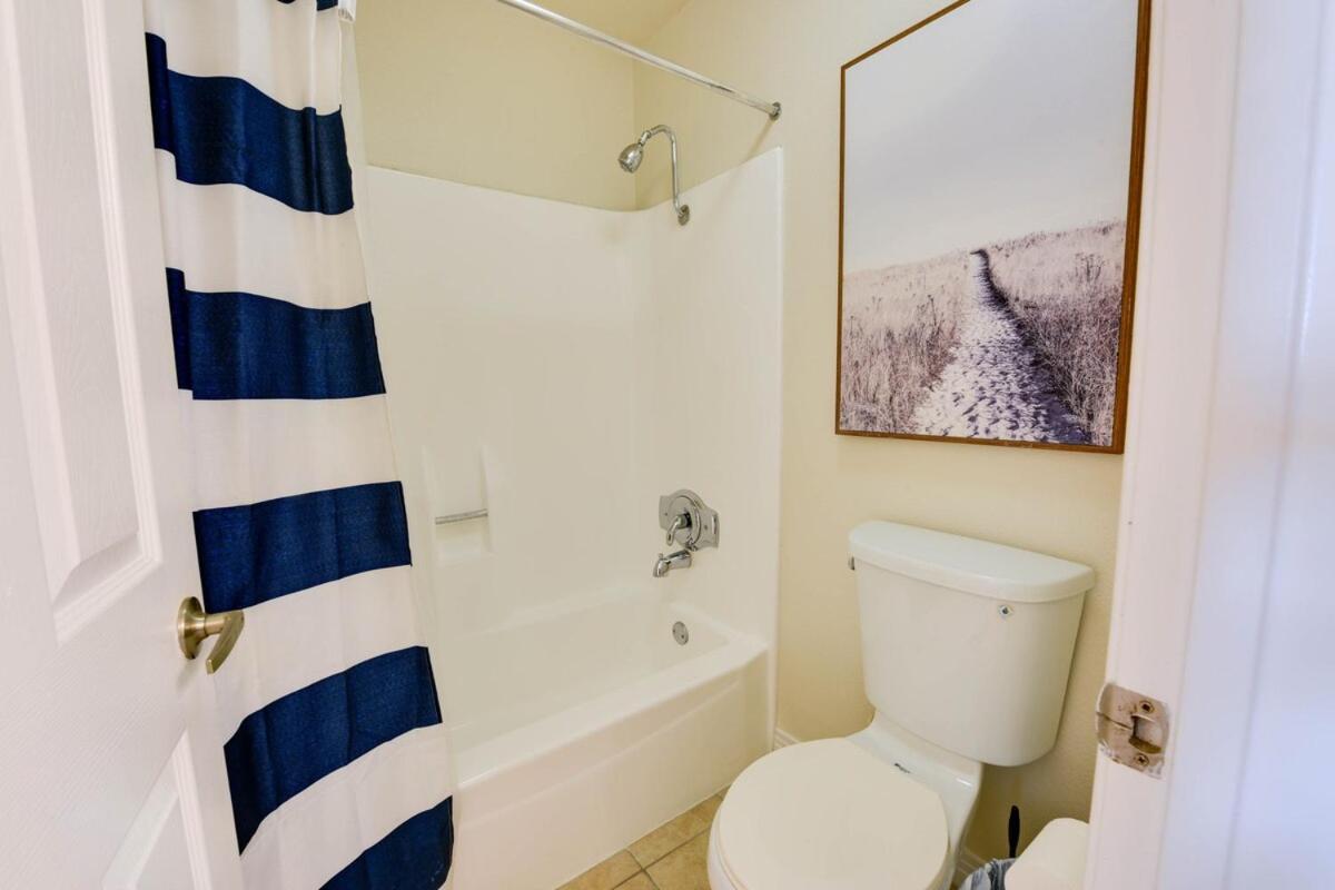 Oceanfront Bliss, & Marina Views, Roomy 1br Apartamento