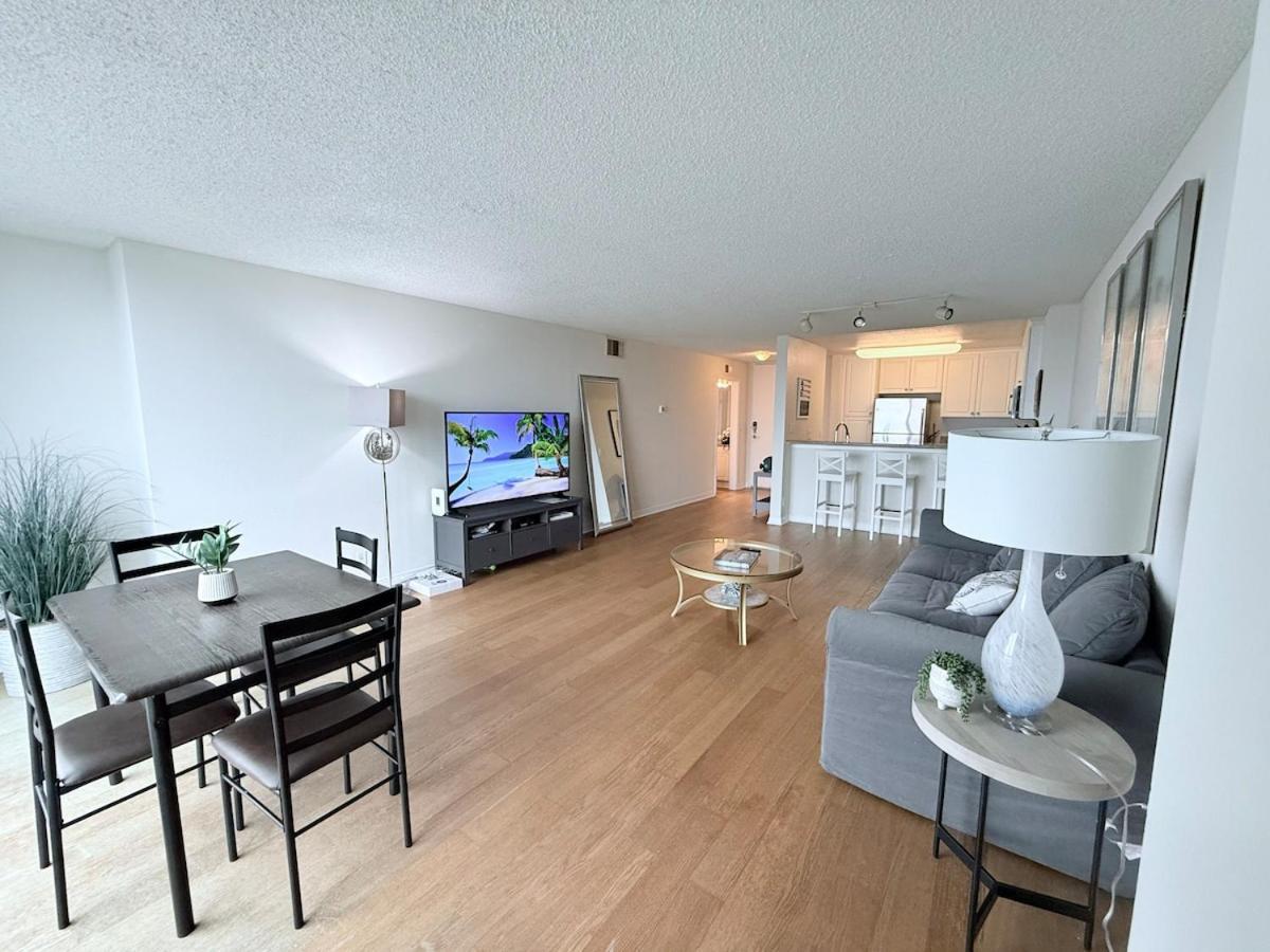 Oceanfront Bliss, & Marina Views, Roomy 1br