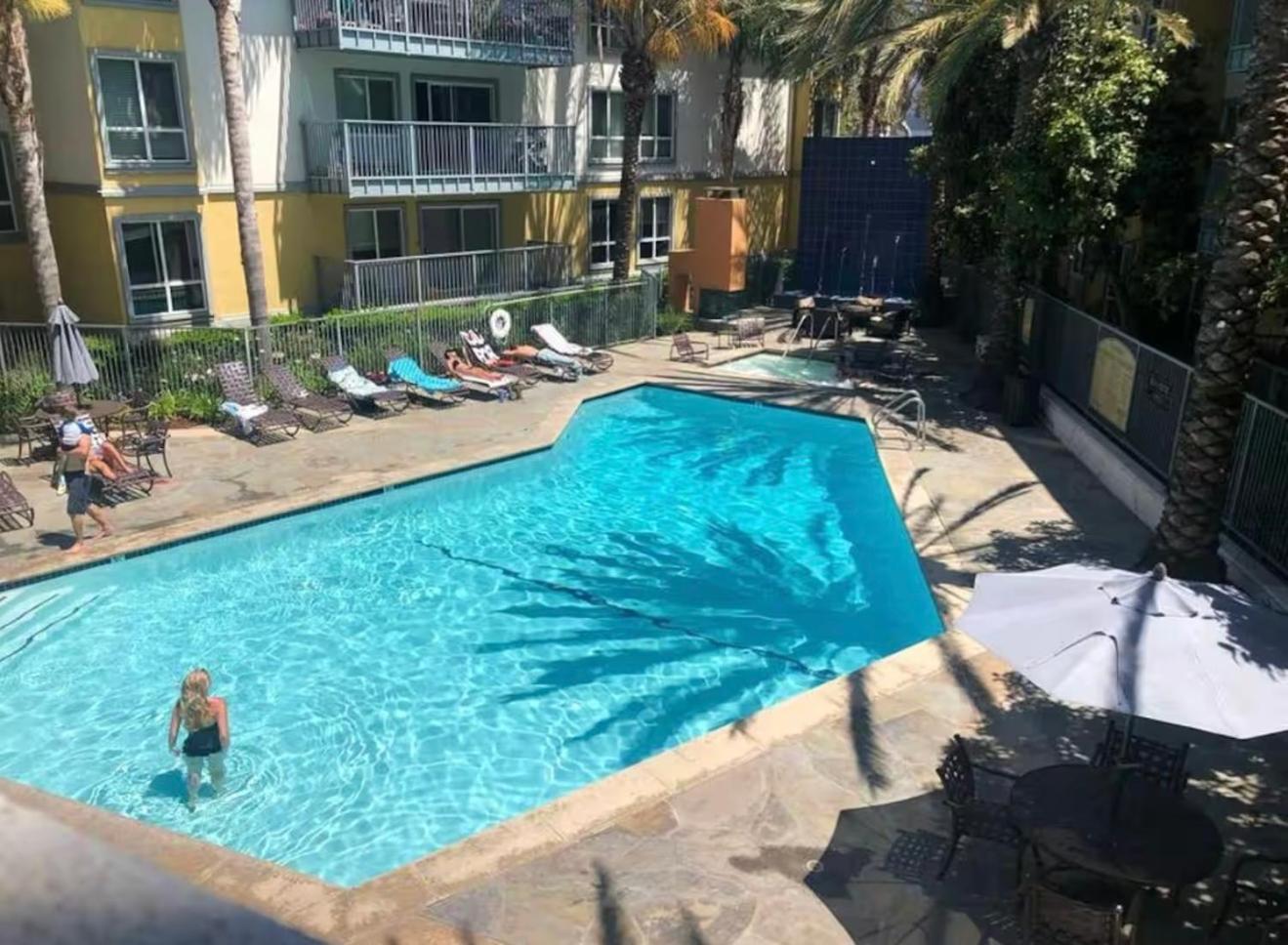 Oceanfront Bliss, & Marina Views, Roomy 1br Apartamento *