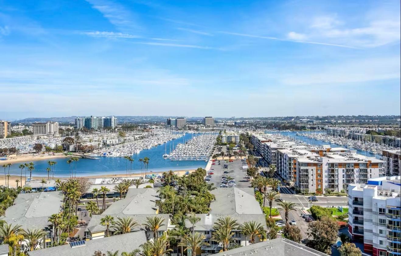 Oceanfront Bliss, & Marina Views, Roomy 1br *